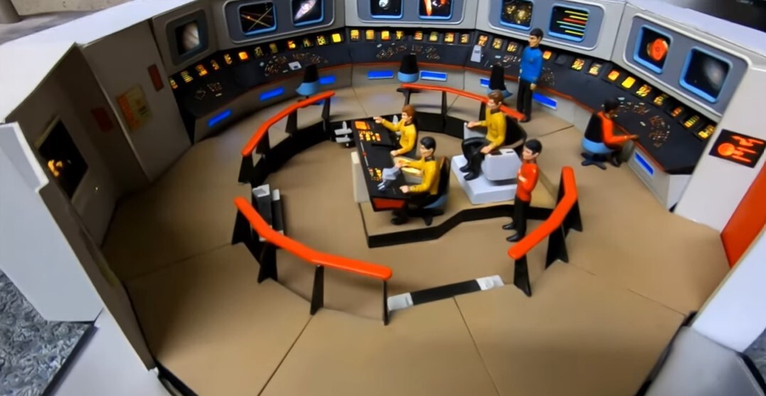 キャラクター Star Trek U.S.S. Enterprise Bridge Set Star