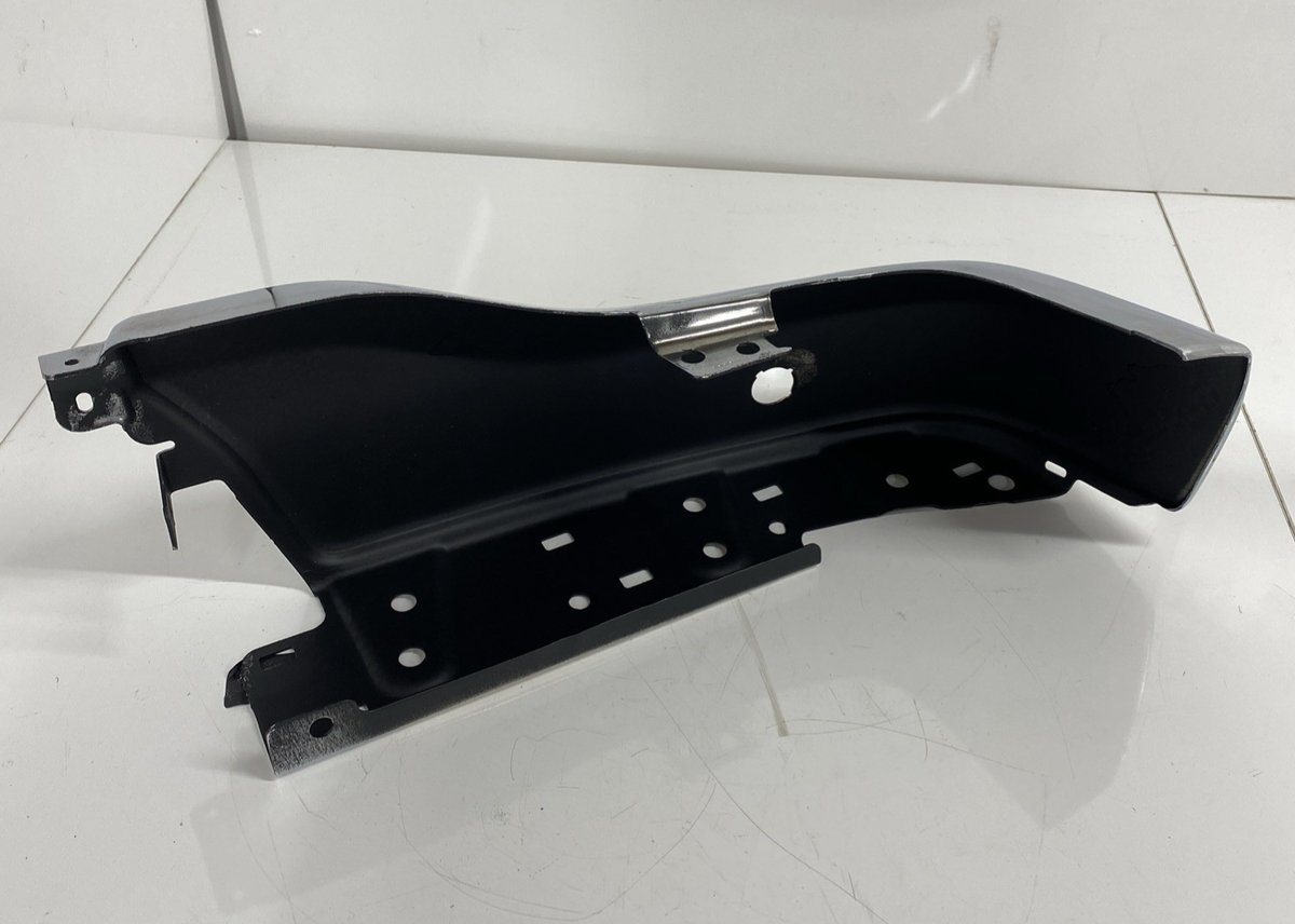 【なっお】①Fourleaf Base LK4Z-17906-C - Impact Bar 2015-2026 Ford | Ford Parts Direct