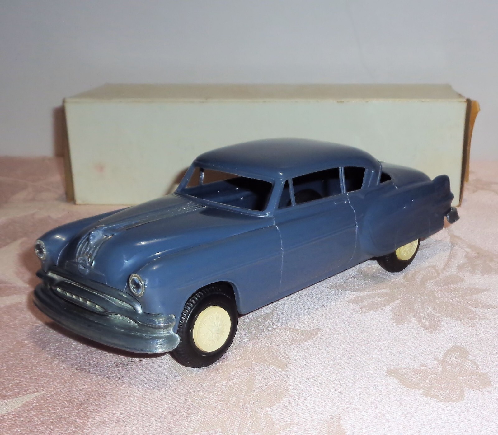 Vintage AMT 1954 Pontiac Chieftain 2 Door Dealer Promo Plastic Car Model Gray