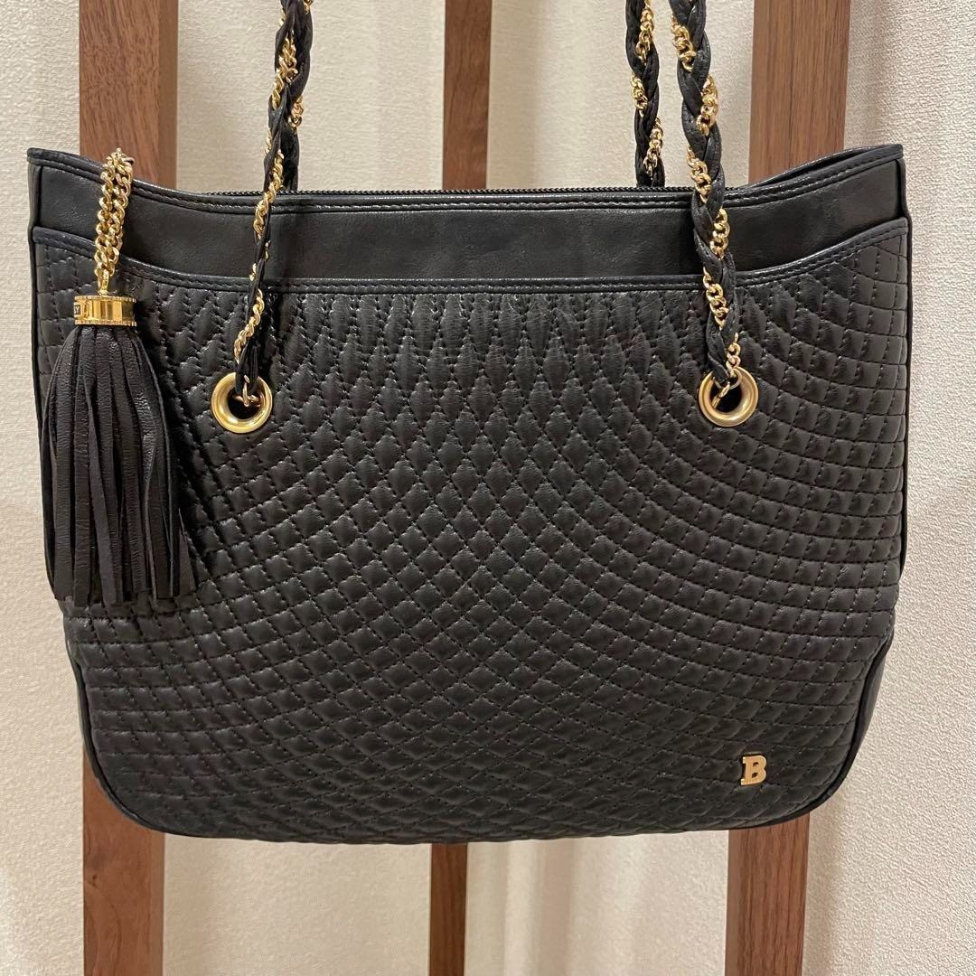 Bolso de hombro con acolchado de cadena BALLY de cuero negro herrajes dorado ...