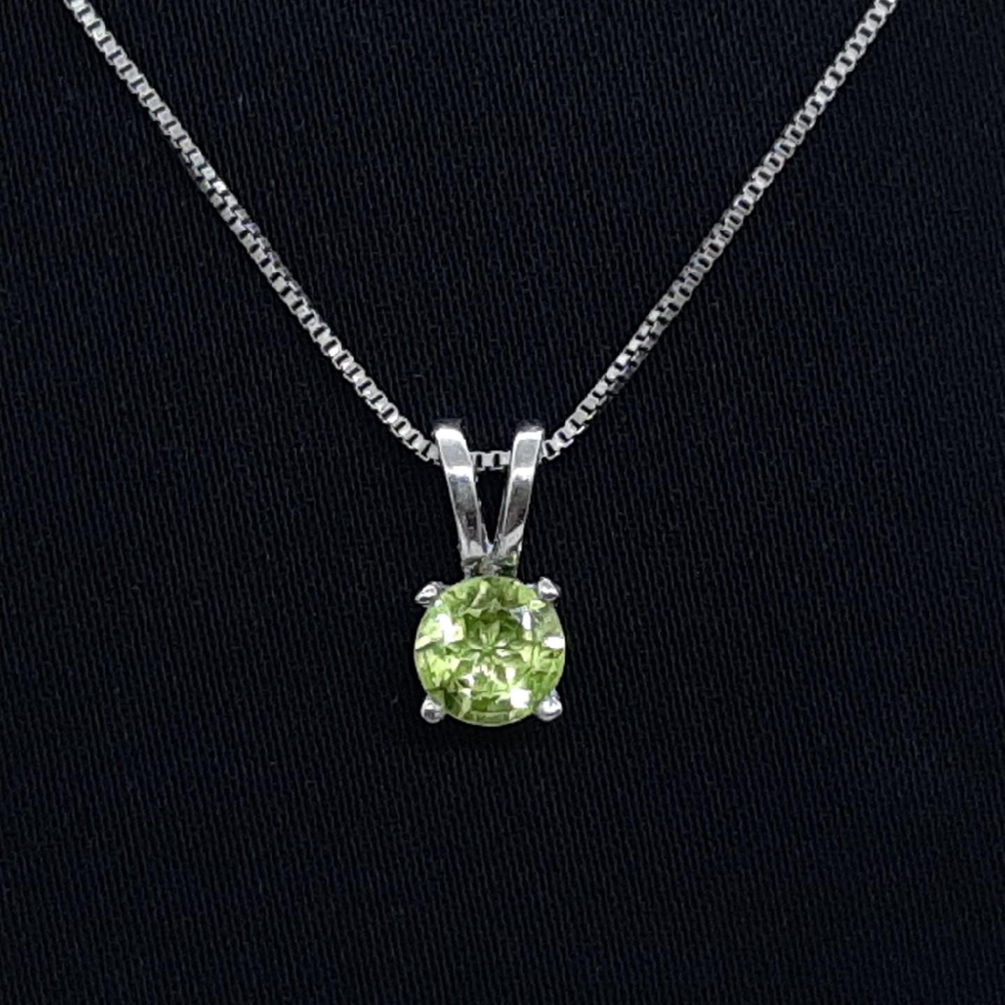 World Class .75ctw Peridot (6mm) 925 Sterling Silver Pendant