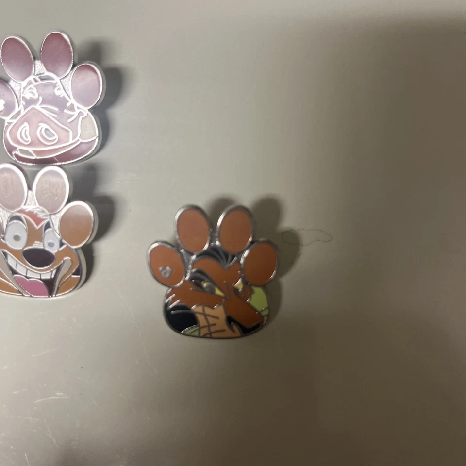 Скрытые булавки с Микки-Маусом 2017 Disney's Lion King Paw Print  - Изображение 2 из 4