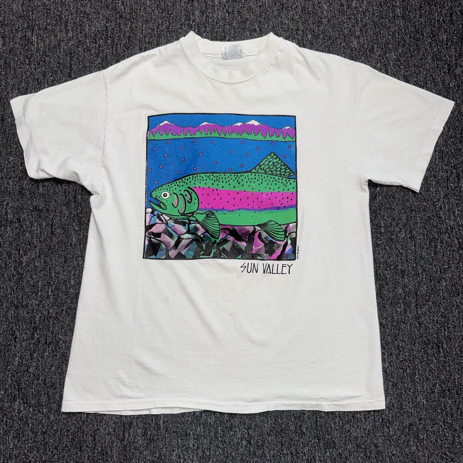 Vintage 90s RARE Sun Valley White Single Stitch Fish Art T-Shirt Mens Sz L