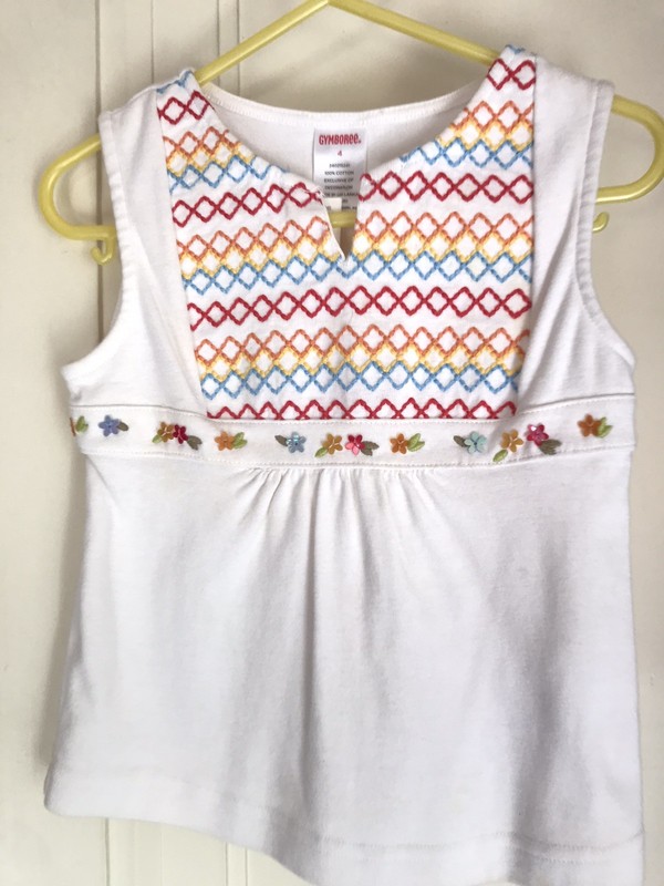 Gymboree ISLAND GETAWAY 2007  White Knit Sequin Flower Zig Zag Top 4 EUC