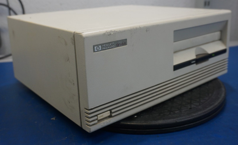Vintage Hewlett Packard 9144A 1/4" 16-track Tape drive