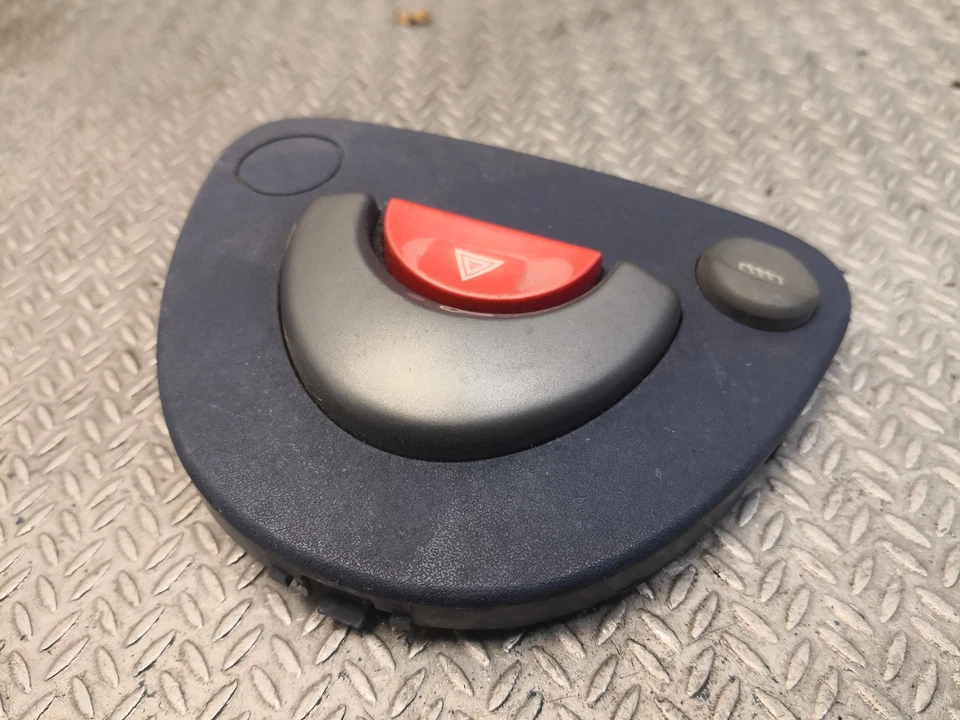 SMART CITY-COUPE 450 Hazard button - Изображение 2 из 4
