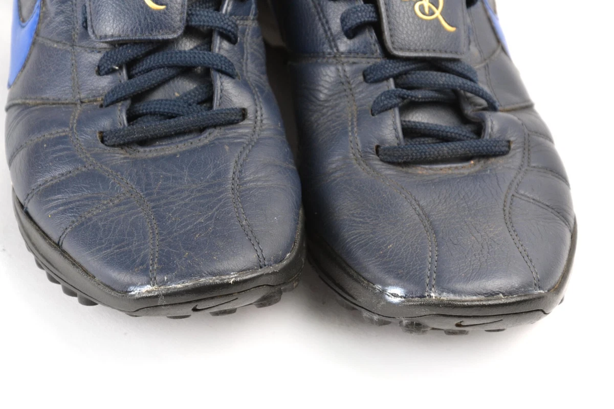 Ronaldinho trainers top