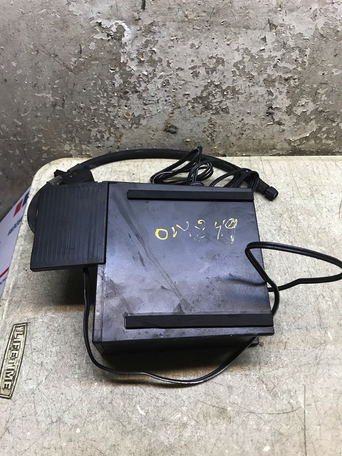 17 18 19 20 Bentley Bentayga Roadside Air Tire Pump Compressor 36A012615