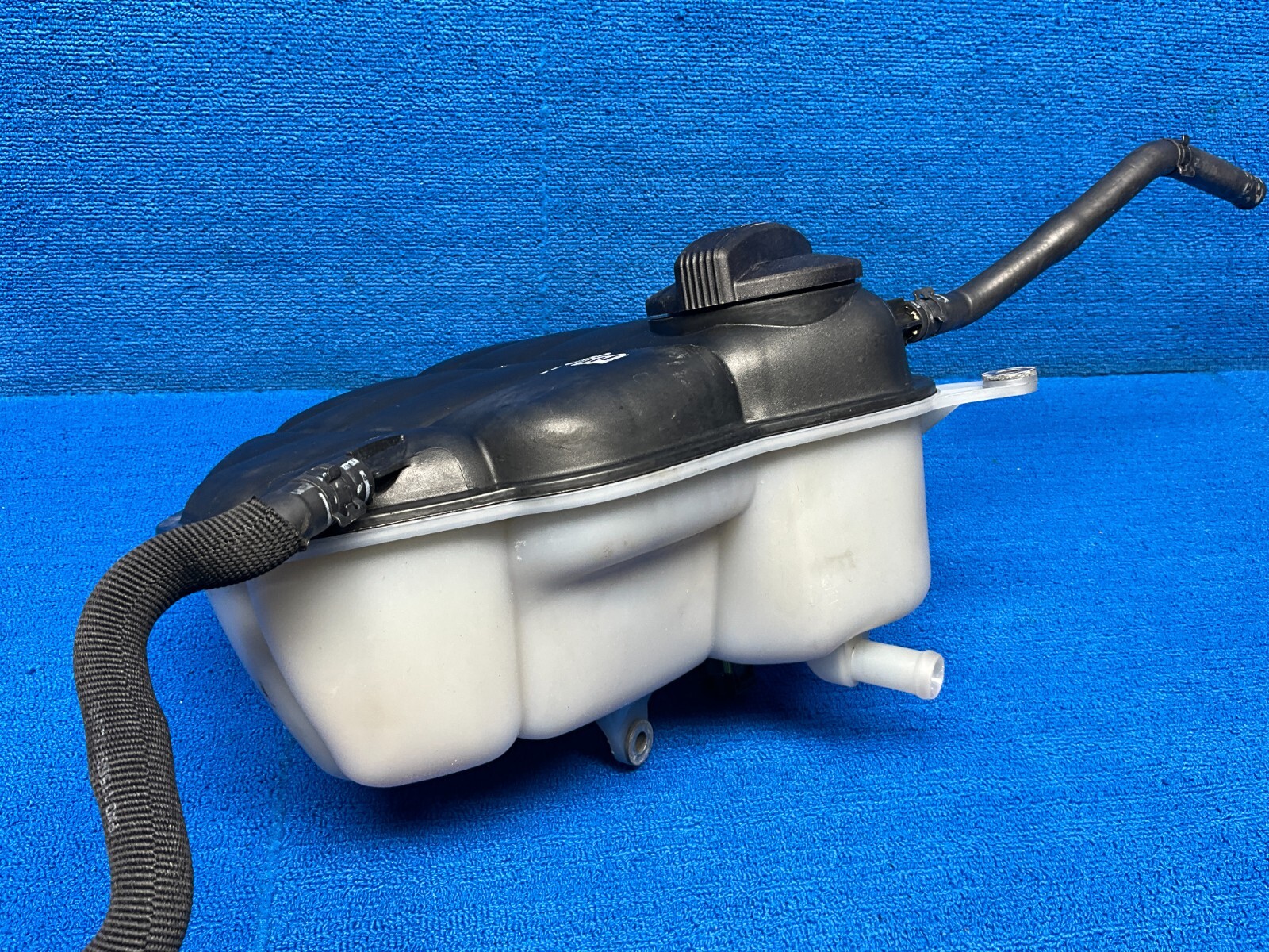 2005 - 2010 BENTLEY GTC COOLANT RESERVOIR OVERFLOW EXPANSION TANK OEM
