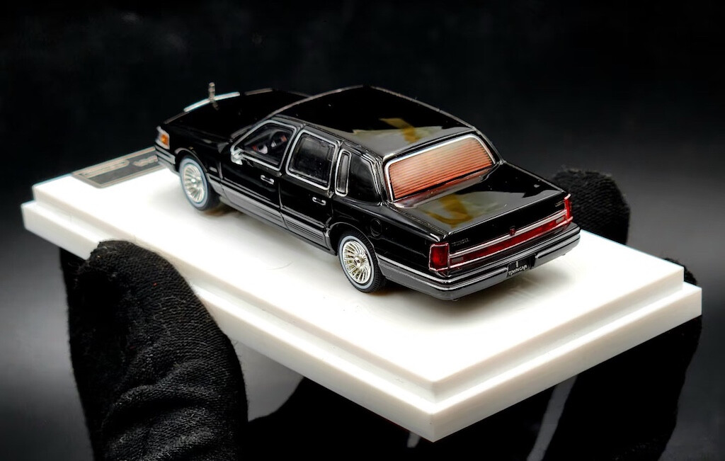 ED MK 1:64 Black HEC Lincoln Town Car Luxury Sedan Model Diecast