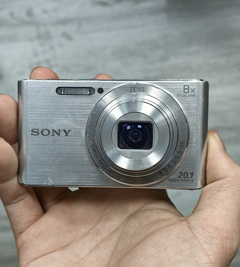 Sony DSC-W830 Cyber-Shot 20.1MP 8x Zoom Digital Camera Silver 100