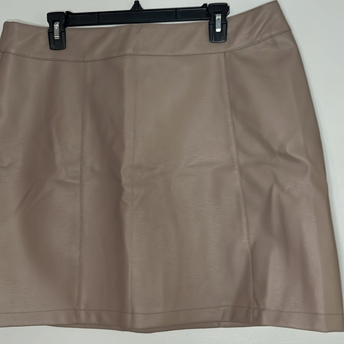 Forever 21+ faux leather mini skirt 1X - Picture 2 of 8
