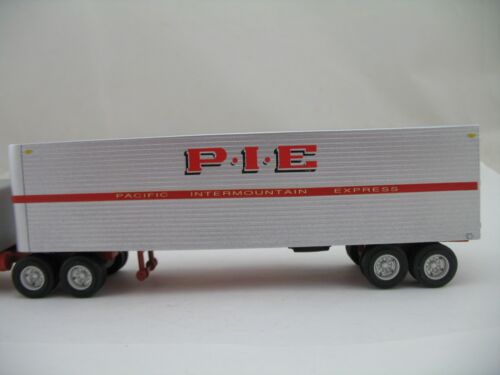 DeHanes Model Truck 930: Peterbilt Iron Nose Semi, w/ PIE Trailer, Boxes - Picture 4 of 18