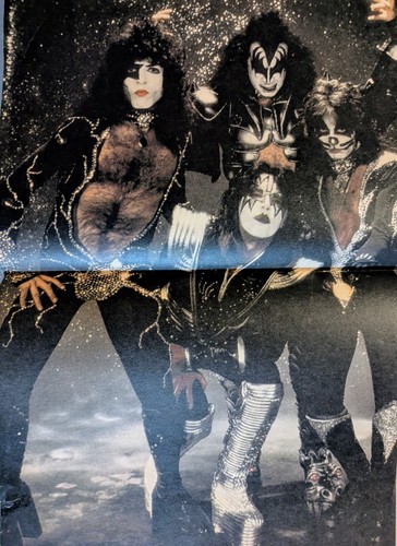 Super Teen Special Magazine 1977 KISS. Mostly KISS but also Led Zeppelin, Wings - Picture 14 of 24
