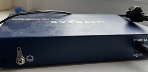 Netgear ProSafe FS108 V2 8-Port 10/100 Fast Ethernet Switch - Charger & Cable - Picture 6 of 7
