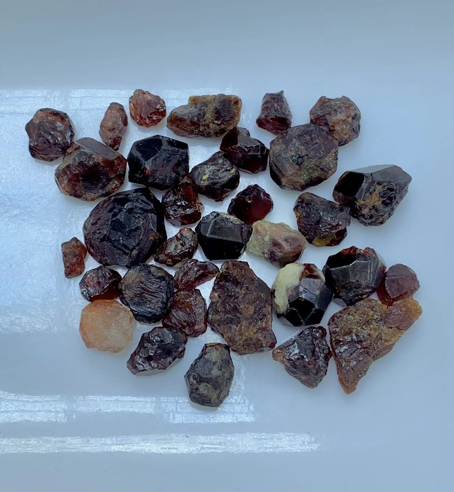 Lote de Cristales Granate Color Rojo Natural de la Mina Skardu / 23,61 Gramos Foto 2 de 4