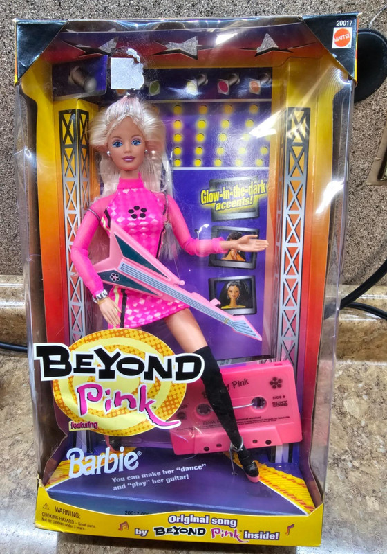 1998 BARBIE BEYOND PINK DOLL w/ CASSETTE & GUITAR MATTEL 20017