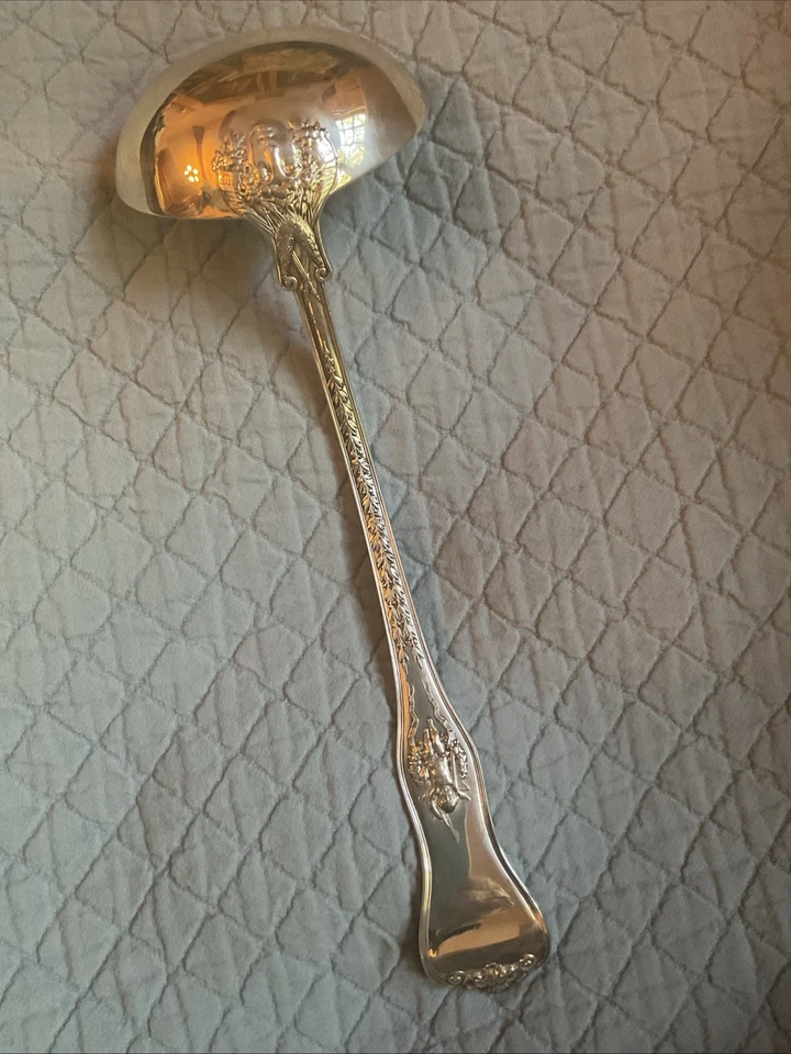 Antiguo cucharón perforador olímpico de plata de ley Tiffany Foto 2 de 4