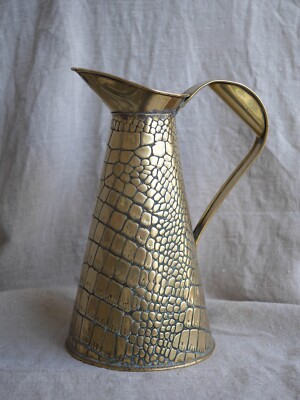 Vintage Messing Schlange Kroko Haut Muster Krug Krug, handgeschlagen, Metall messingfarben