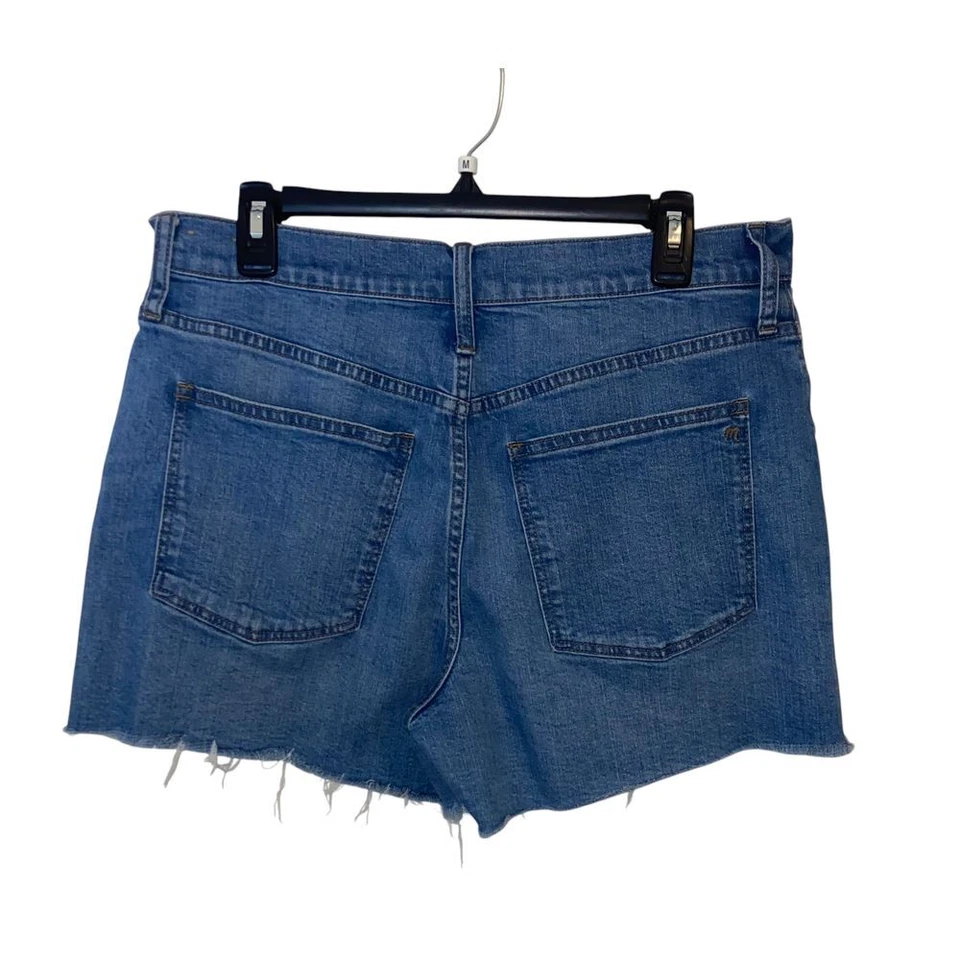 Shorts jeans feminino Madewell cintura alta botão mosca bainha crua lavagem média tamanho 31 - Imagem 2 de 4