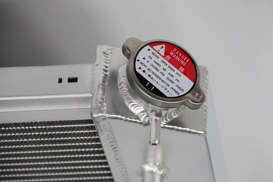 Radiador de aluminio de 3 filas para Chevy C/K C10 C20 C30 K10 K20 GMC C15 CC716 1973-87 Foto 4 de 4