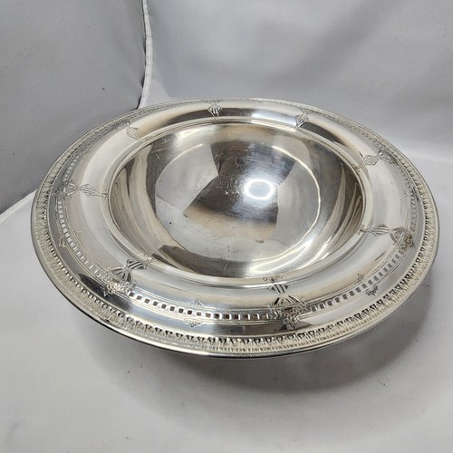 Meriden 10" Pierced Silver Plate Pedestal/ Footed Bowl Style# 2962 - 第 1/8 張圖片