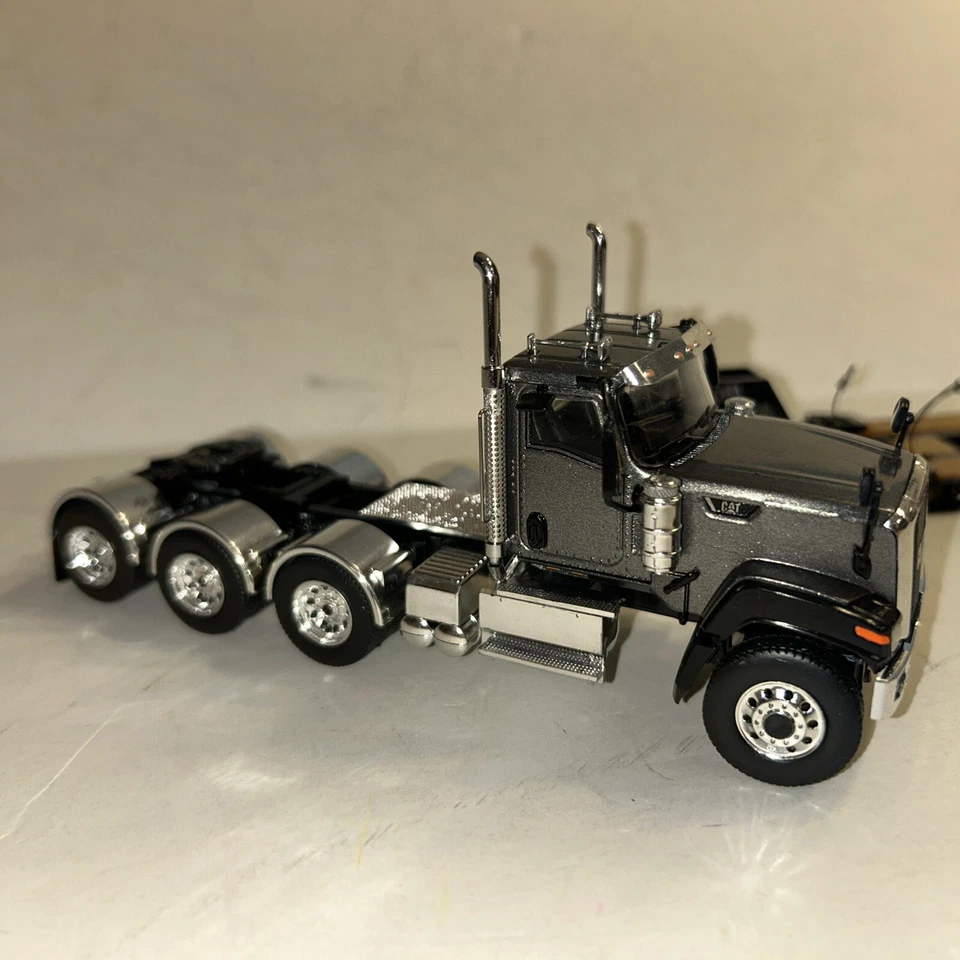 WSI Model Caterpilllar CT680 6x4 CAT Grey/Black Rogers Lowboy 4-Axle  39-1011 - Image 4 of 4