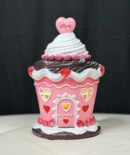 Cupcakes  Cashmere Cupcake Light-up Pink Gingerbread Chocolate Cupcake House