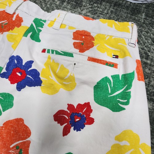 Tommy Hilfiger White Floral Mens Chino Shorts Size 32 - Picture 4 of 7