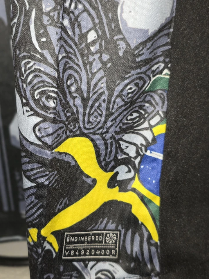 Camiseta Brasil Blanco y Negro Edición Especial Jesús Fan Foto 3 de 4