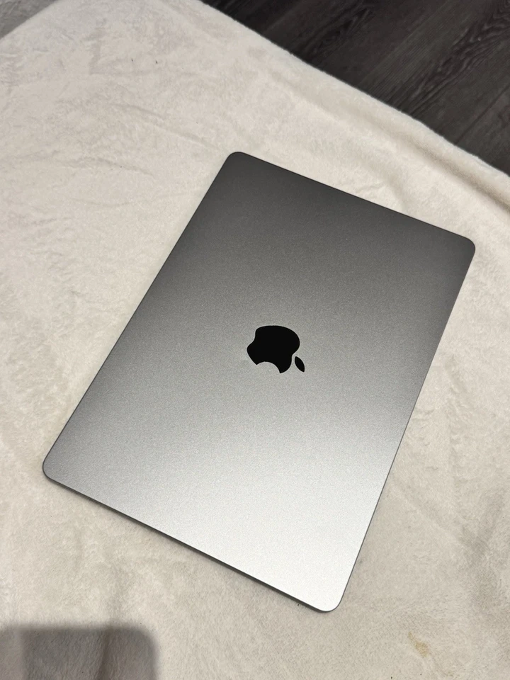 macbook air m2 in perfect condition