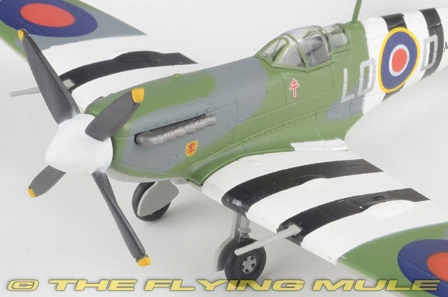 Atlas Editions 1:72 Spitfire Mk IX RAF No.602 Sqn Pierre Clostermann MJ586 - Image 3 of 4