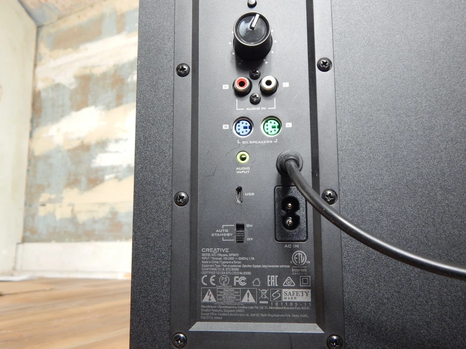 Creative Sound BlasterX Kratos S5 2.1 RGB Sistema de Altavoces para Juegos Excelente Foto 2 de 3