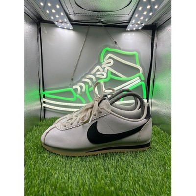 Nike Cortez Basic Womens 7.5 White Black Gum Sole Sneakers 904764-102