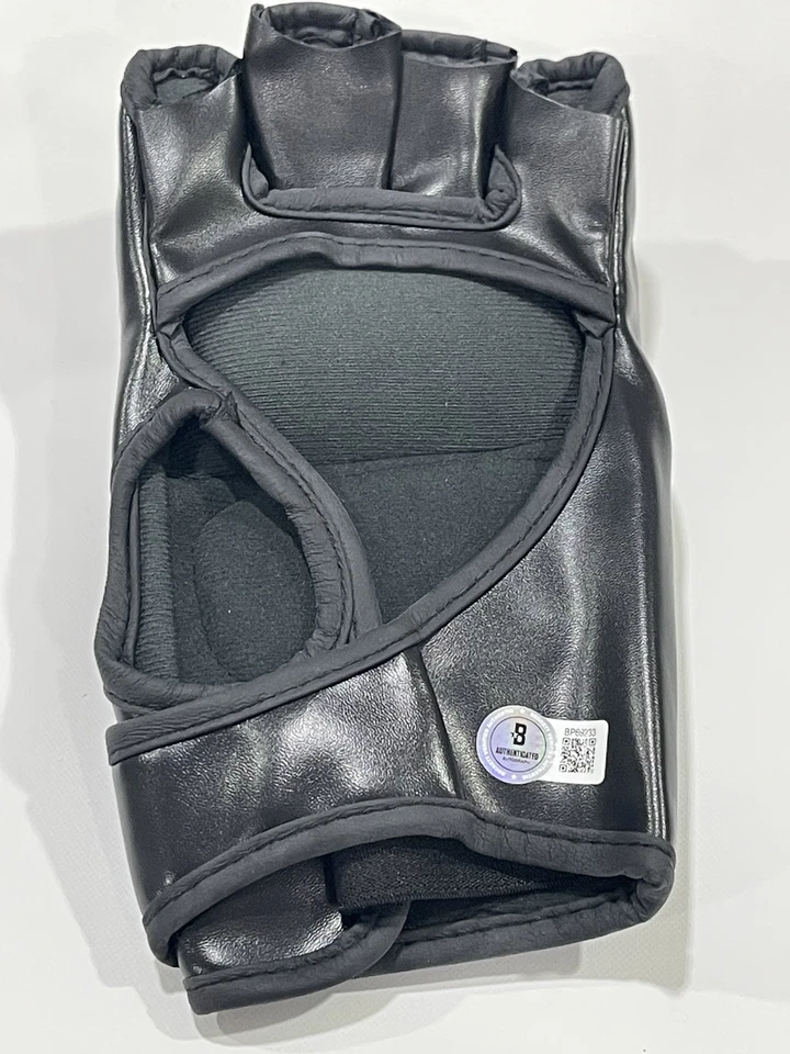 Guante UFC autografiado firmado por Cub Swanson IP Beckett certificado de autenticidad BAS c Foto 2 de 3