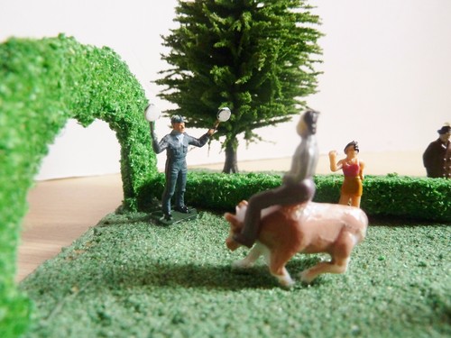 OO gauge irish cow racing men hedge grass diorama for Hornby train layout - Picture 8 of 11