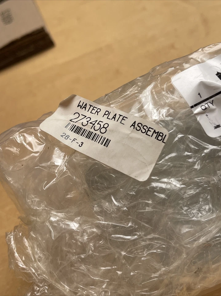 MONTAJE DE PLACA DE AGUA UNIVERSAL MARINE POWER OEM P/N 2734588. Foto 2 de 4