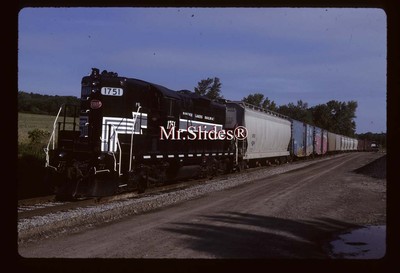 Original Slide Finger Lakes NYC Style Lightning Stripe Scheme GP9 1751 mit Zug