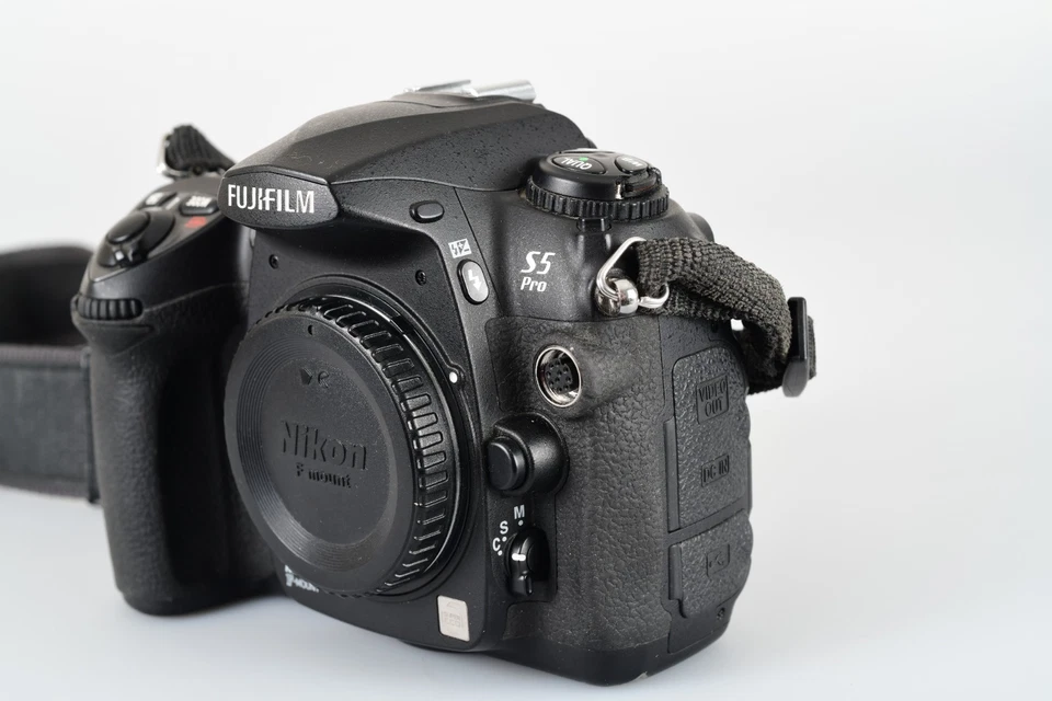 Fuji Fujifilm FinePix S5 Pro Body. - Bild 3 von 4