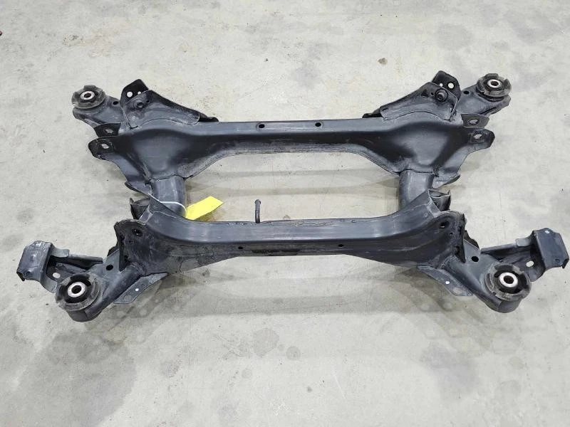 Subchasis trasero travesaño genuino OEM 50300TP6A50 10-15 HONDA CROSSTOUR TRACCIÓN DELANTERA Foto 2 de 4