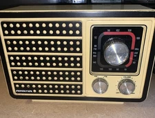 Vintage Ivory Soundesign AM/FM Table Radio Model 3340-Made In Hong Kong-WORKS