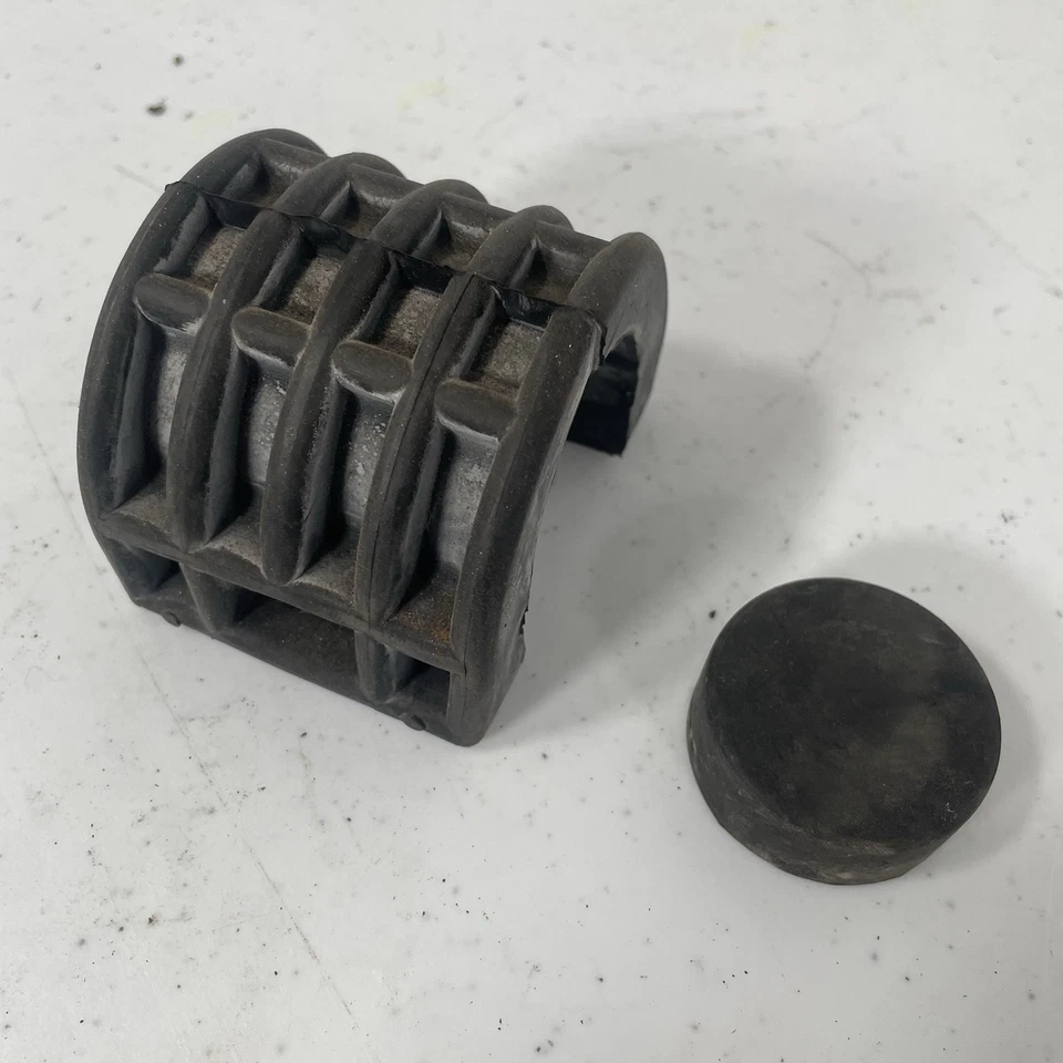 1980 KAWASAKI KZ250 LTD Gas Tank Mounts Petrol oem original rubber - Image 2 of 2