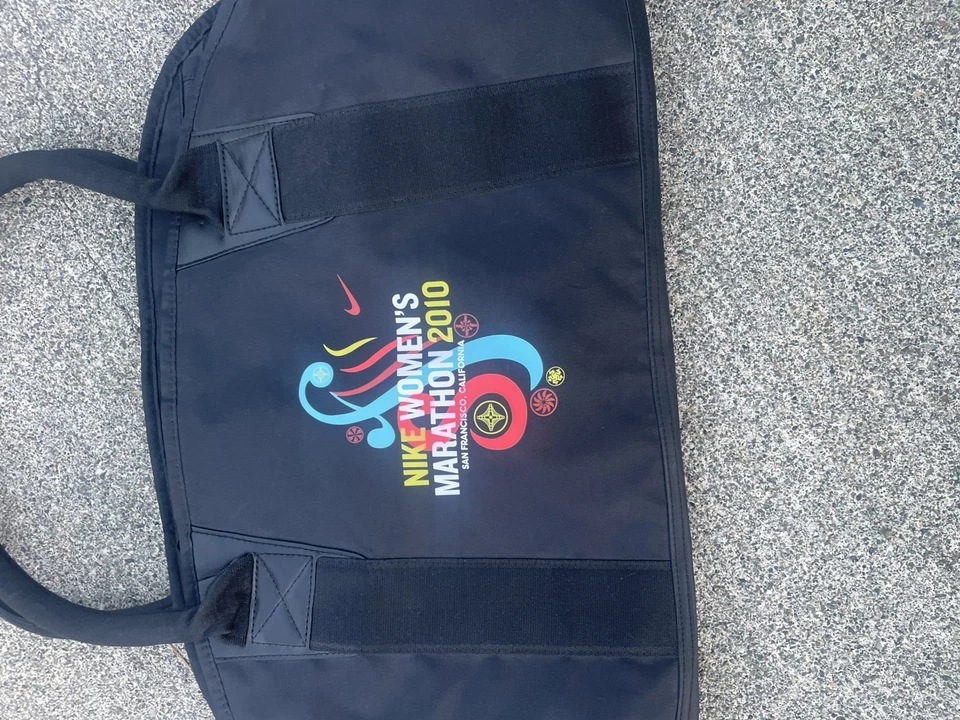 Nike Women’s Marathon 2010 Duffle Bag Carry Bag With Strap Rare - Image 2 of 4