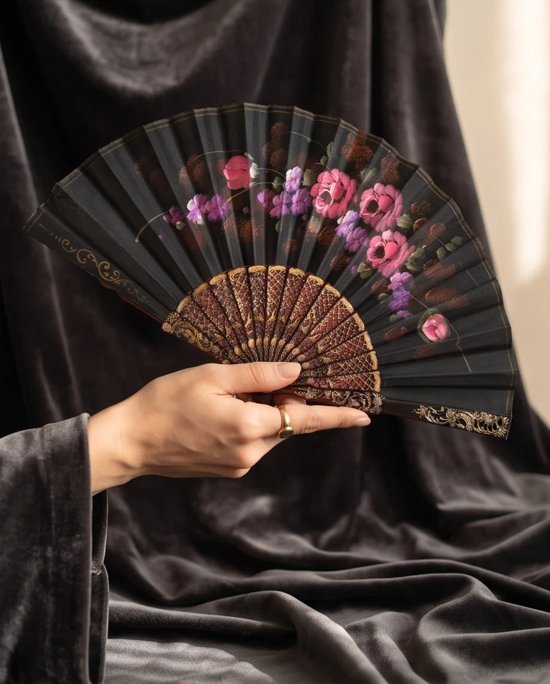 Éventail pliant noir ajouré motifs floraux rose violet doré pour costume - Photo 4/4