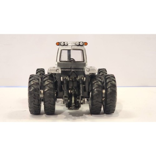 Ertl 1/64 Scale White 4-210 4WD Evolution Series Tractor - Picture 6 of 8