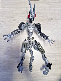 LEGO Bionicle Lhikan Kikanalo 8811 Metru Nui Toa of Fire with Box Instructions