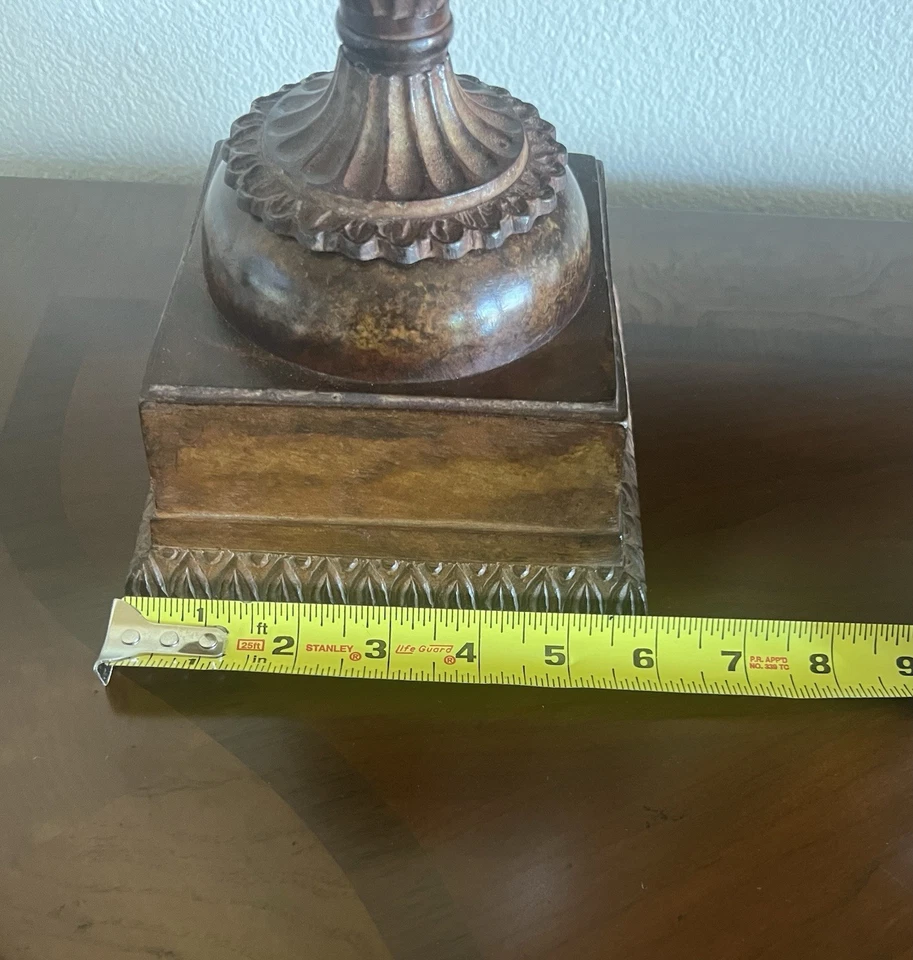 Candelabro Hurricane de bronce y vidrio frotado con aceite de metal con doble mango Foto 4 de 4