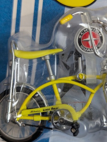 1:18 Schwinn Stingray Lemon Peeler chopper bicycle keychain MOC working features - Picture 5 of 5