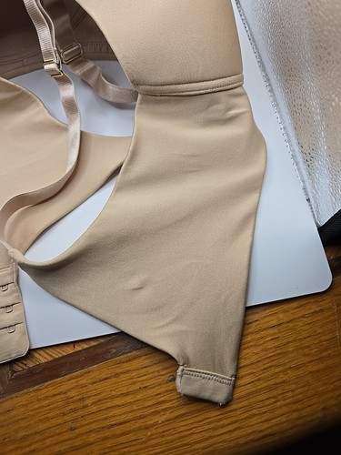 2 Pair 34-36C Vera Wang Bra: Vanity Fair. - Picture 10 of 10