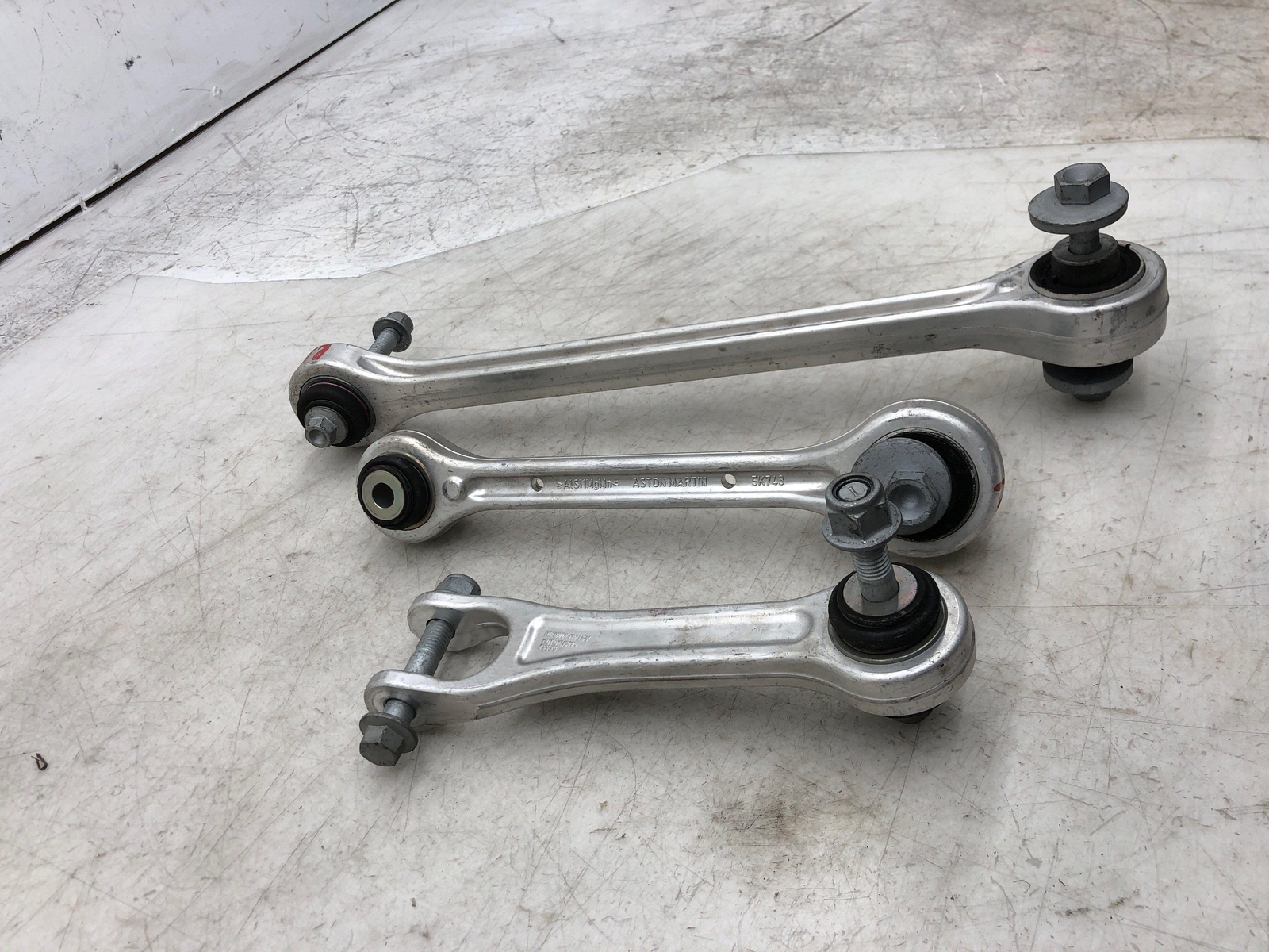 2019-2023 ASTON MARTIN VANTAGE RIGHT REAR CONTROL ARM 3-PIECE SET OEM